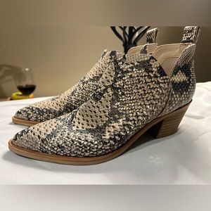 Dolce Vita Booties size 5.5